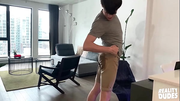 Play MP4 - &lpar;Milo Madera&rpar; Wants To Piss Off His New Stepbrother &lpar;Edward Terrant&rpar; So He Can Make Up With Him - Reality Dudes