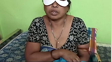 Nonton Indian Milf Housewife Drilled Her Pussy With Cucumber And She Moaning With White Creampie thumbnail