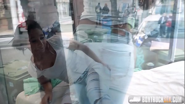 Play MP4 - Hot Ria Rodrigez gives an intense blowjob to a stranger