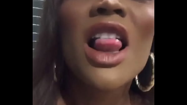 Play MP4 - Beautiful black shemale