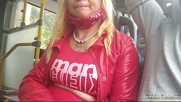 A safada me chupou no &ocirc;nibus p&uacute;blico 