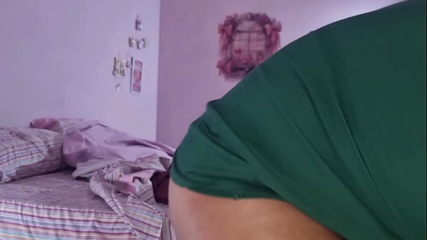 Play MP4 - A CASA HO TROVATO LE MUTANDINE E IL ROSSETTO DELLA MIA MATRIGNA &vert; IL CAZZO &Egrave; DIVENTATO ENORME - E CI HO SBORRATO SU