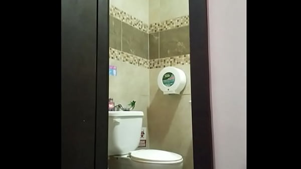 Nonton Student Goes To The Bathroom And Meets The Classmate. The Male Warms Her Up And Convinces Her That It Is Better To Have Sex Than To Be Thinking About The Bad Grade thumbnail