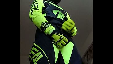 Play MP4 - MX boy horny