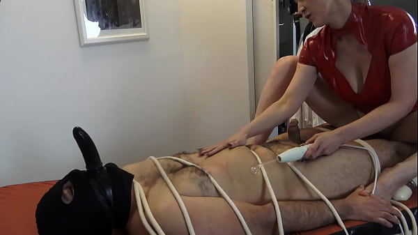 Latex milf alice use her fixed slave for her pleasure