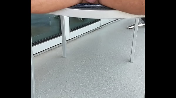 Play MP4 - Tw&period;eedheads masterbates outside