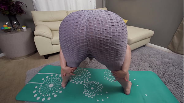 Bbw Beauty Amanda Thickk Shows Nude Yoga Skills thumbnail