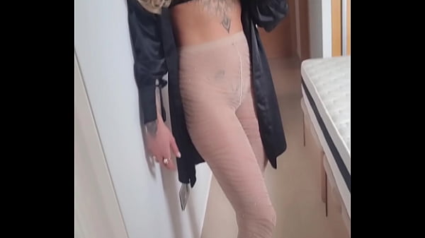 Viens regarder ce que &ccedil;a donne sur mon profil quand je retire mes collants