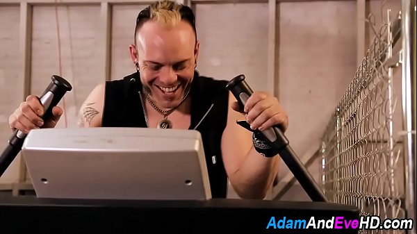 Babe strokes cockin gym