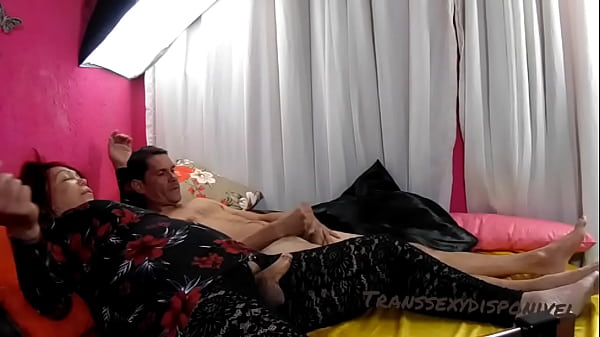 Gordinha Coloca Garot&atilde;o Pra Mamar Gostoso thumbnail