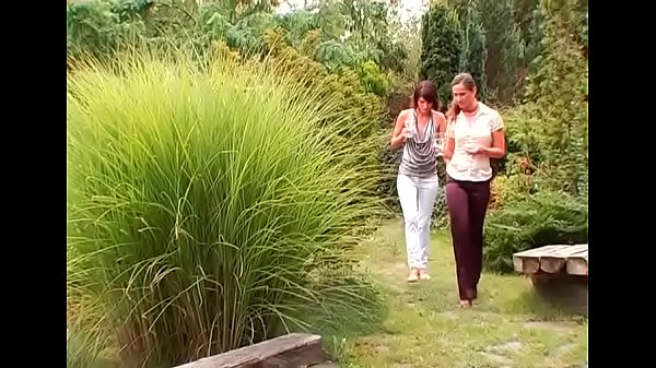 Dong sharing back yard_romance