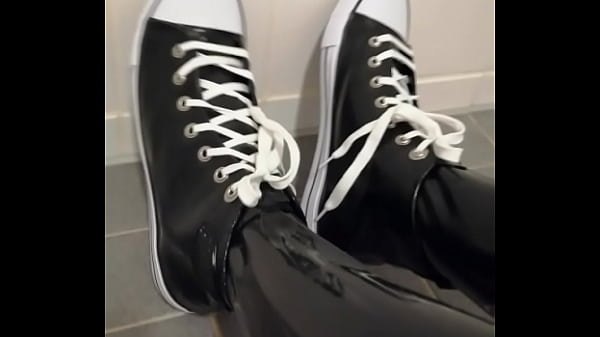 Latex_sounds with stockings and sneakers