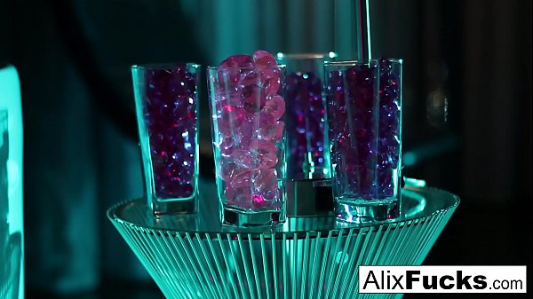 Nonton Alix Lynx With A Butt Plug thumbnail