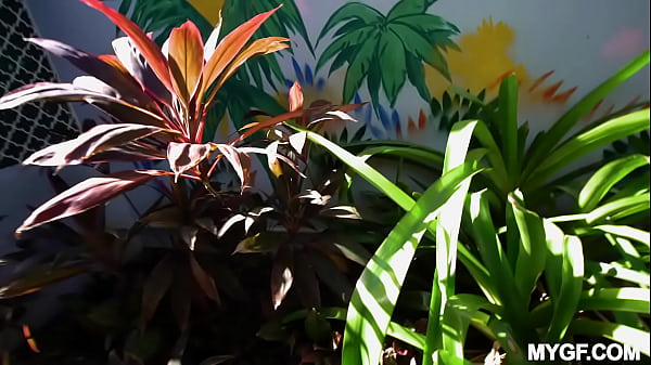 Skinny slut gets a nut