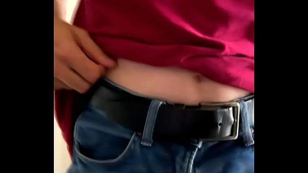 Play MP4 - Peeing in the Kitchen