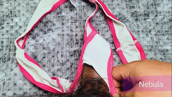 Play MP4 - Me masturb&eacute; y corr&iacute; sobre la tanga de flores rosas de mi novia