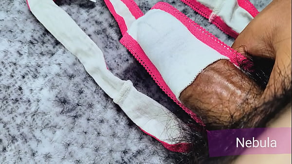 Me masturbé ycorrí_sobre latanga de floresrosas de mi novia