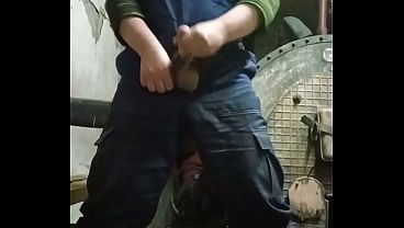 Я получил две порции свежей спермы себе на лицо и отправился гулять по улице! Лицо гея,зайдите спермой,было снято на уличные камеры! thumbnail