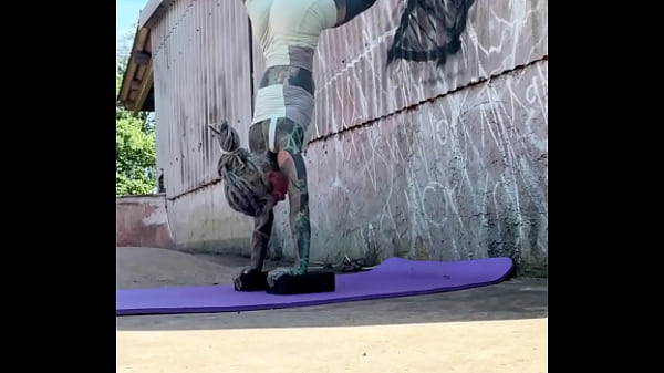 Retweetit if you are into bendy girlzZz