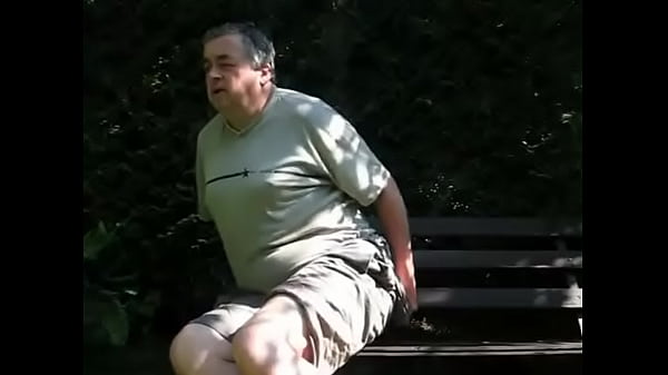 Play MP4 - IN PUBLIC