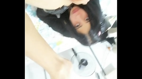 Play MP4 - Le doy la mejor paja de su vida a m&iacute; amigo