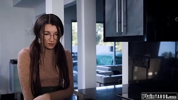 Brunette rubbed by_roommates gf n squirt