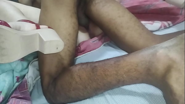 Gostoso safado me encheu de porra bem quente na minha buceta 