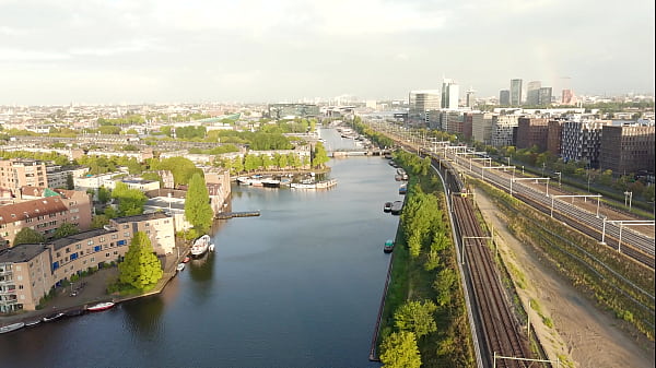 Nonton Profesor Cubano Se Liga Dos Estudiante Europea Y Las Castiga Por Desobediencia thumbnail