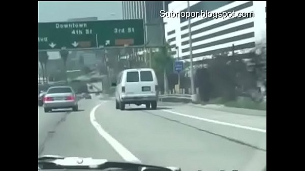 Play MP4 - Enfiestada en el auto