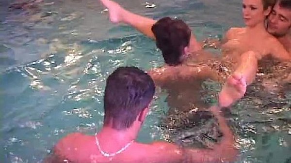 Nonton Nice Gangbang Action thumbnail