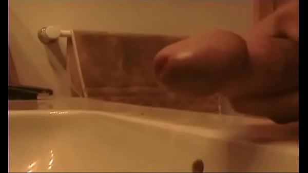 Play MP4 - Big Cock Cums in Sink