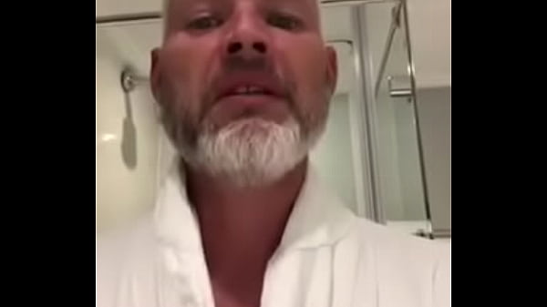 Iain Airley exibicionista