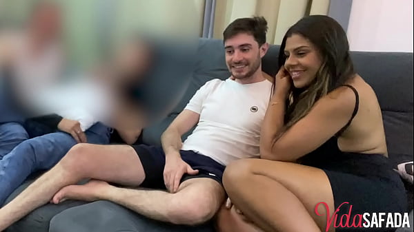 Play MP4 - Comendo a novinha do corno - far com duas gatas