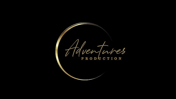 Le duo lesbien avec la blonde &agrave; gros seins ana&iuml;s delikaltess se transforme en trio avec gael braga