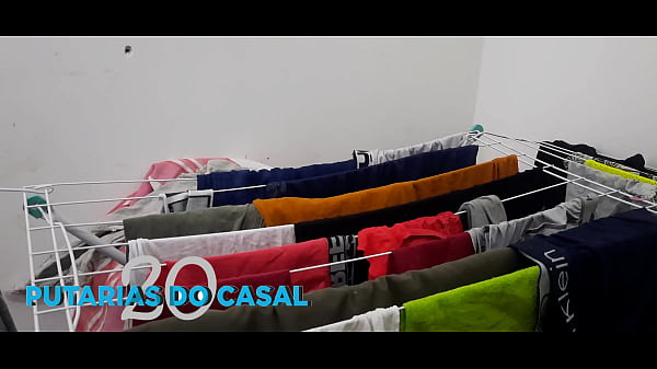 Colocando as cuecas e as calcinhas no varal de ch&atilde_o
