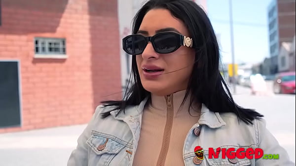 Play MP4 - Amateur Nelia Estrada faces her first INTERRACIAL 3SOME&excl;