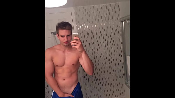 Lucas Gar&oacute;falo desnudo - Youtuber argentino 