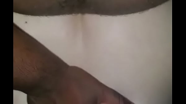 Neg&atilde_o urso gozou 3x no meu cu