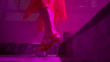 European Stepmom Artemisia Love hot legs outdoor smoke sesh 