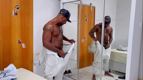 Play MP4 - Meu padrasto est&aacute; de volta e desta vez me dando muito chocolate nesta P&aacute;scoa&hellip; Vitorguedes &lpar;Completo no Red&rpar;