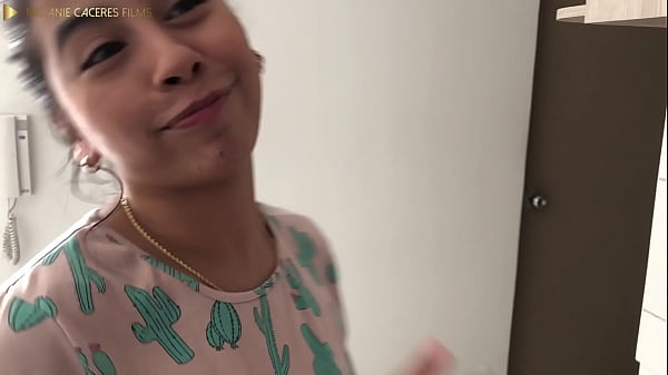 Play MP4 - madrastra culona da el mejor regalo de cumplea&ntilde;os - enorme culo