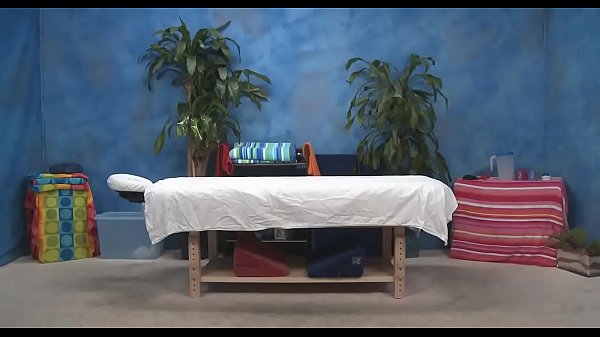 Nonton Tattooed Girl Groans With Excitement thumbnail