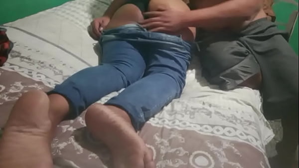 Myneighbor comes_home tired from_work andasks meto giveher a massage