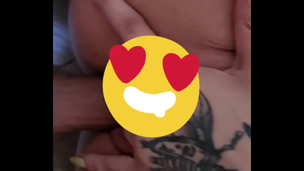 Novinha tatuada dando muito pro dotado