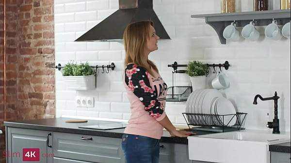 Play MP4 - Sexy lady with beautiful tits gets her yummy pussy drilled