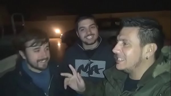 Venom leon e monark caindo de boca na piscina