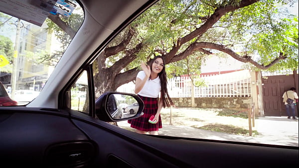 No tenía DINERO para_pagar miviaje de estudios pero_mi CUÑADO como_es bien_buena gente además de que me RECOGIÓ me dio TRABAJO para poderpagarlo