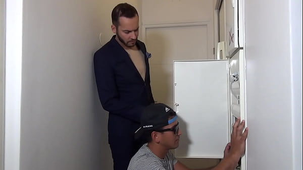 Play MP4 - Bande annonce &vert; Double dose de bites pour l'employ&eacute; du mois