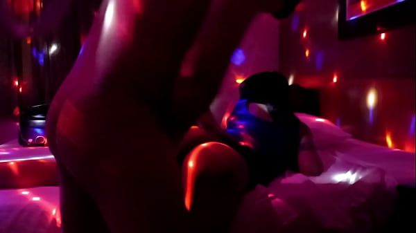 与我美丽饥渴的女友 19 岁 享受愉快的性爱