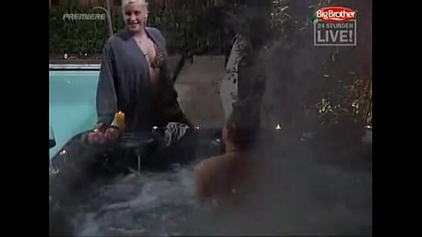 Play MP4 - SEXTVX&period;COM -  Fuck in the jacuzzi